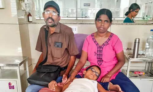 കാഴ്ച പരിമിതിയുള്ള കുടുംബത്തിന്​ തുണയായി നവജീവൻ