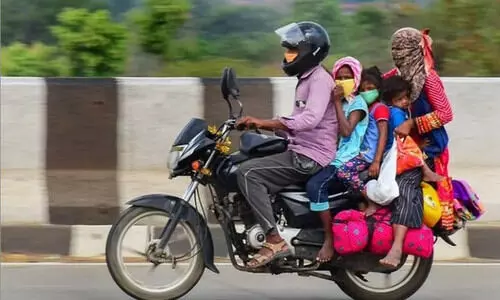 ഇരുചക്ര വാഹനത്തിൽ കുട്ടികളുമായി യാത്ര അനുവദിക്കാനാവില്ല: നിലപാടറിയിച്ച് കേന്ദ്രമന്ത്രി