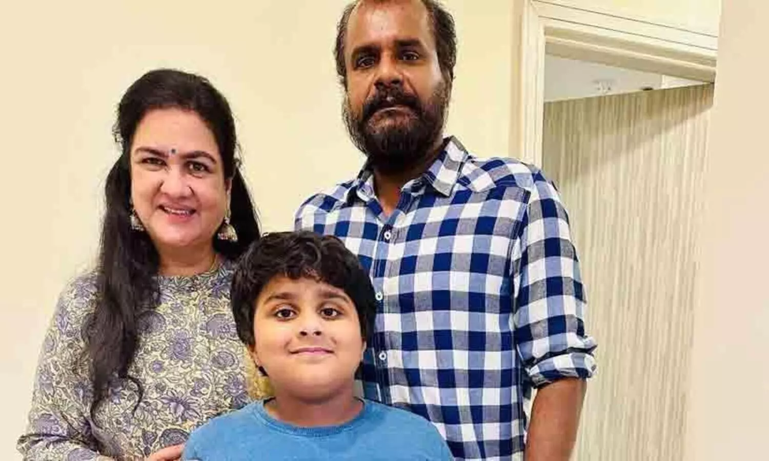 കുടുംബ ചിത്രവുമായി ഉർവശി! ഇൻസ്റ്റഗ്രാമിൽ സജീവമായി നടി