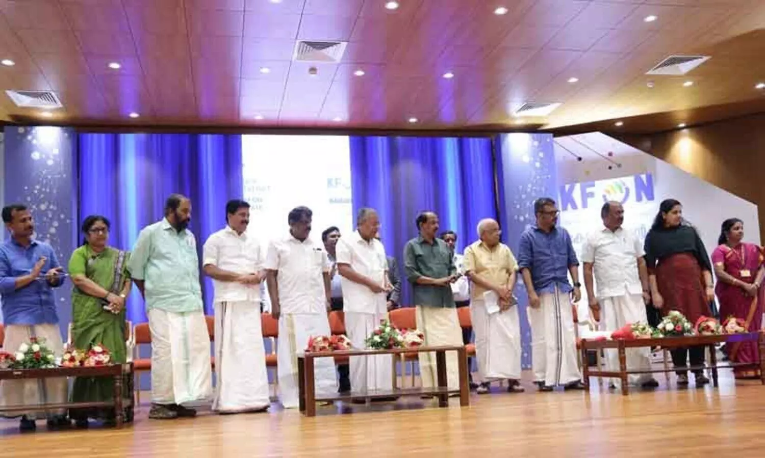 ടെലികോം മേഖലയിലെ കോര്‍പറേറ്റ് ശക്തികള്‍ക്കെതിരെയുള്ള ജനകീയ ബദല്‍ മാതൃകയാണ് കെ-ഫോണ്‍ പദ്ധതിയെന്ന്  മുഖ്യമന്ത്രി