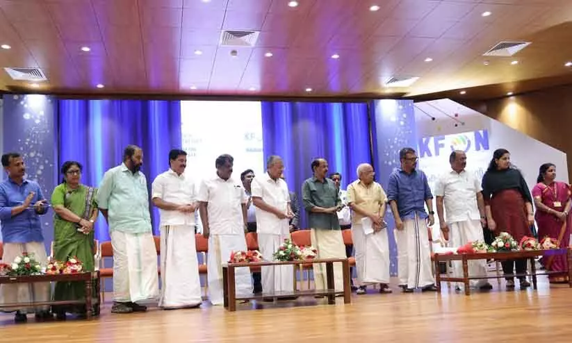 ടെലികോം മേഖലയിലെ കോര്‍പറേറ്റ് ശക്തികള്‍ക്കെതിരെയുള്ള ജനകീയ ബദല്‍ മാതൃകയാണ് കെ-ഫോണ്‍ പദ്ധതിയെന്ന്  മുഖ്യമന്ത്രി