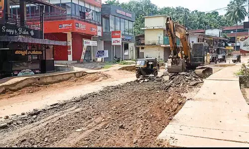 പൈ​പ്പ് സ്ഥാ​പി​ച്ച​തി​ലെ അ​നി​ശ്ചി​ത​ത്വം നീ​ങ്ങി  മ​ല​യോ​ര പാ​ത നി​ർ​മാ​ണ​ത്തി​ന് വേ​ഗ​ത​കൂ​ടി