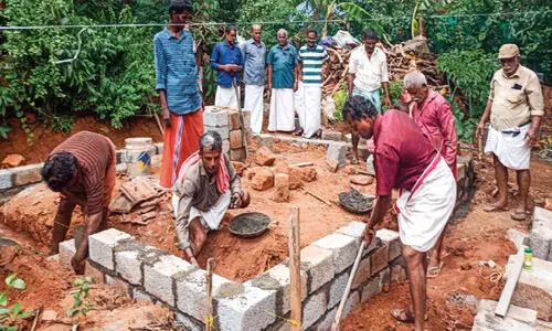 ഭ​വ​ന​ര​ഹി​ത​രാ​യ കു​ടും​ബ​ത്തി​ന് കൈ​ത്താ​ങ്ങാ​യി സി.​പി.​ഐ