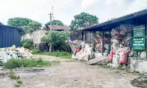 ഡെങ്കിപ്പനി പടരുമ്പോഴും കോന്നിയിൽ മാലിന്യ സംസ്കരണം പാളുന്നു ഡെങ്കിപ്പനി പടരുമ്പോഴും കോന്നിയിൽ മാലിന്യ സംസ്കരണം പാളുന്നു