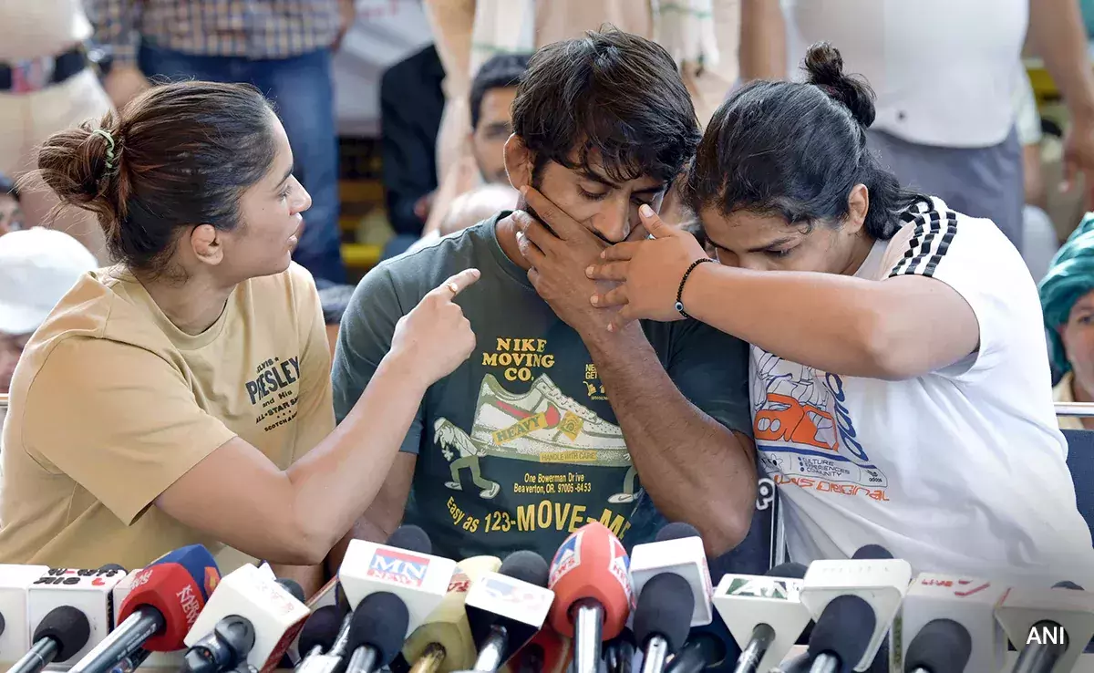 ബ്രിജ് ഭൂഷനെതിരായ അന്വേഷണം ജൂൺ 15നകം പൂർത്തിയാക്കുമെന്ന് ഗുസ്തിതാരങ്ങൾക്ക് മന്ത്രിയുടെ ഉറപ്പ്; അറസ്റ്റിൽ മൗനം