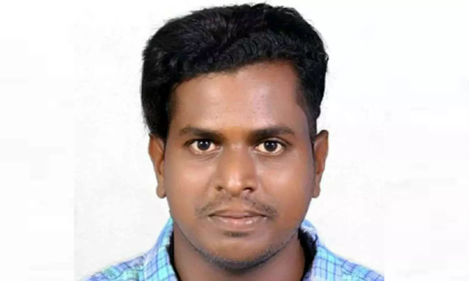 രണ്ട് യുവാക്കളെ കാറിടിച്ചു; ഒരാളെ ആശുപത്രിയിൽ കൊണ്ടുപോയി, റോഡരികിൽ കിടന്ന യുവാവ് മരിച്ചു