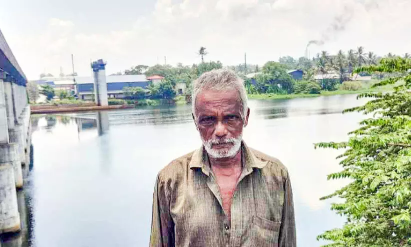 പുഴയിൽ ചാടിയ യുവതിയെ മത്സ്യത്തൊഴിലാളി രക്ഷപ്പെടുത്തി