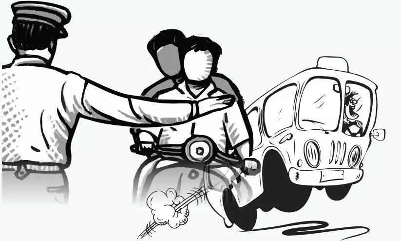 കൊച്ചിയിൽ വാഹന പരിശോധന ശക്തമാക്കി പൊലീസ് കൊച്ചിയിൽ വാഹന പരിശോധന ശക്തമാക്കി പൊലീസ്