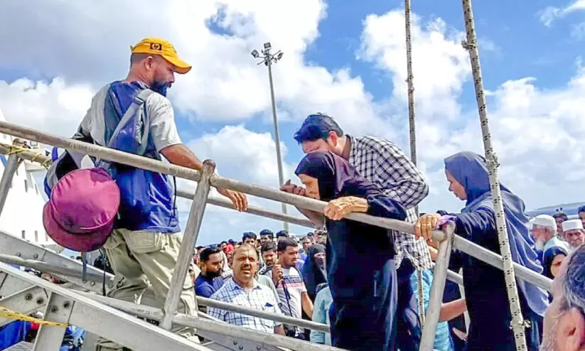 ലക്ഷദ്വീപ് ഹജ്ജ് തീർഥാടകർ കൊച്ചിയിലേക്ക് തിരിച്ചു ലക്ഷദ്വീപ് ഹജ്ജ് തീർഥാടകർ കൊച്ചിയിലേക്ക് തിരിച്ചു