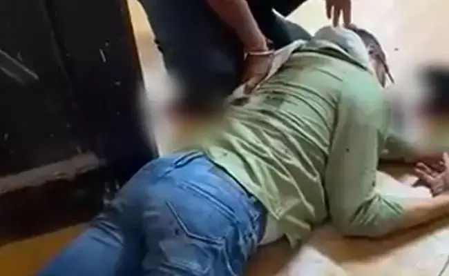 യു.പിയിൽ കോടതിയിൽ ഗുണ്ടാനേതാവിനെ വെടിവെച്ചു​കൊന്നു; കൊലപാതകി എത്തിയത് അഭിഭാഷക വേഷത്തിൽ