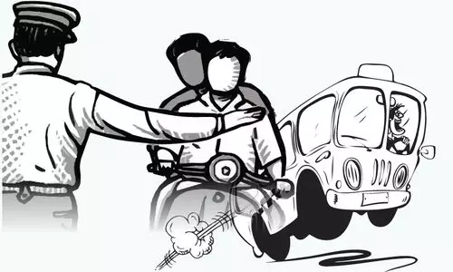 കൊച്ചിയിൽ വാഹന പരിശോധന ശക്തമാക്കി പൊലീസ് കൊച്ചിയിൽ വാഹന പരിശോധന ശക്തമാക്കി പൊലീസ്