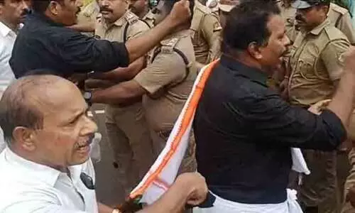 Conflict in Kuttanad Congress March Police lathicharged