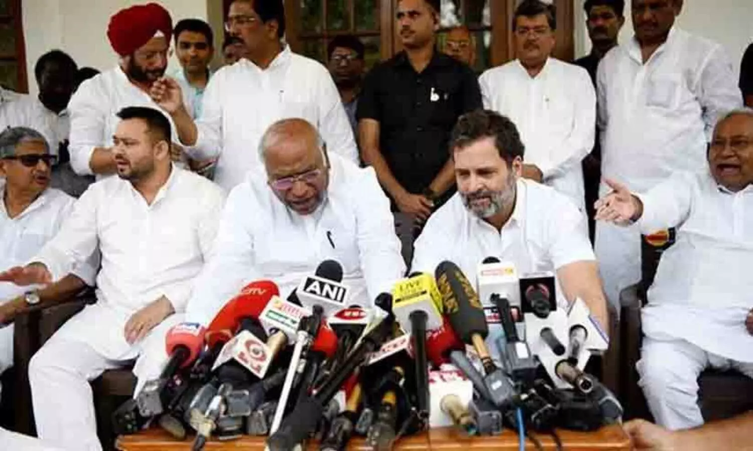 ബി.ജെ.പിക്കെതിരെ 450 ലോക്സഭ മണ്ഡലങ്ങളിൽ പൊതുസ്ഥാനാർഥിയെ നിർത്താൻ പ്രതിപക്ഷം