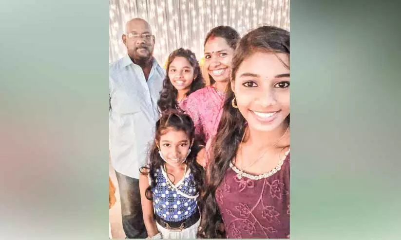 ദേശീയ പഞ്ചഗുസ്തിയിൽ മെഡലുകൾ വാരിക്കൂട്ടി സുരേഷ് മാധവനും കുടുംബവും ദേശീയ പഞ്ചഗുസ്തിയിൽ മെഡലുകൾ വാരിക്കൂട്ടി സുരേഷ് മാധവനും കുടുംബവും