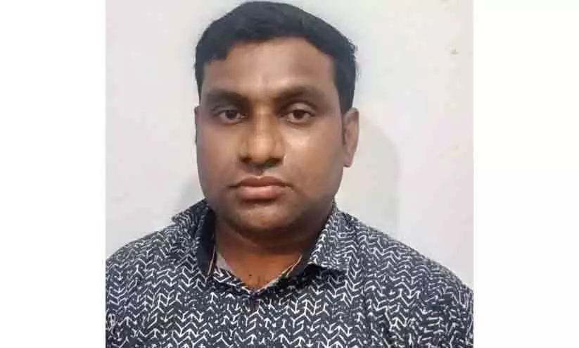 പോക്സോ കേസിൽ ജാമ്യത്തിലിറങ്ങിയ അധ്യാപകൻ സമാന രീതിയിലുള്ള കുറ്റത്തിന് വീണ്ടും അറസ്റ്റിൽ പോക്സോ കേസിൽ ജാമ്യത്തിലിറങ്ങിയ അധ്യാപകൻ സമാന രീതിയിലുള്ള കുറ്റത്തിന് വീണ്ടും അറസ്റ്റിൽ