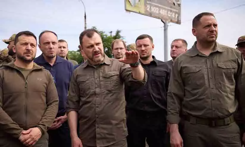 അ​ണ​ക്കെ​ട്ട് ത​ക​ർ​ച്ച; ദു​ര​ന്ത​മേ​ഖ​ല സ​ന്ദ​ർ​ശി​ച്ച് സെലൻസ്കി