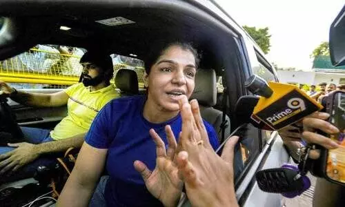 ഗു​സ്തി​യി​ൽ അ​ർ​ധ​വി​രാ​മം