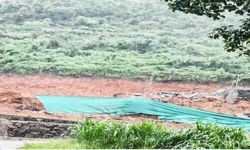 പോയാലിമലക്ക് സമീപം വീണ്ടും മണ്ണിടിഞ്ഞു പോയാലിമലക്ക് സമീപം വീണ്ടും മണ്ണിടിഞ്ഞു