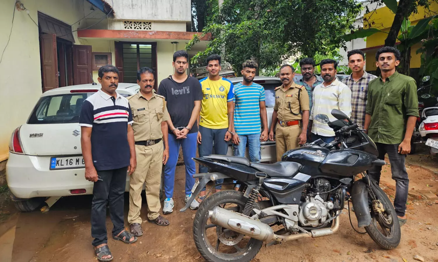 വൻ മയക്കുമരുന്ന് വേട്ട; 259.75 ഗ്രാം എം.ഡി.എം.എ പിടിച്ചെടുത്തു