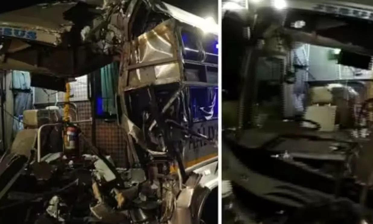 കണ്ടെയ്നർ ലോറിക്ക് പിന്നിൽ ബസിടിച്ച് 13 പേർക്ക് പരിക്ക് കണ്ടെയ്നർ ലോറിക്ക് പിന്നിൽ ബസിടിച്ച് 13 പേർക്ക് പരിക്ക്