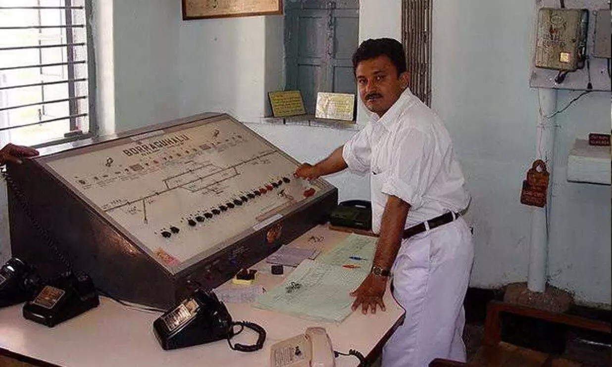 ട്രെയിൻ ദുരന്തം: സ്റ്റേഷൻ മാസ്റ്റർ ‘ഷരീഫ്’ ഒളിവിലെന്ന് വർഗീയ പ്രചാരണം; കള്ളം പൊളിച്ചടുക്കി ആൾട്ട് ന്യൂസ് -Fact Check