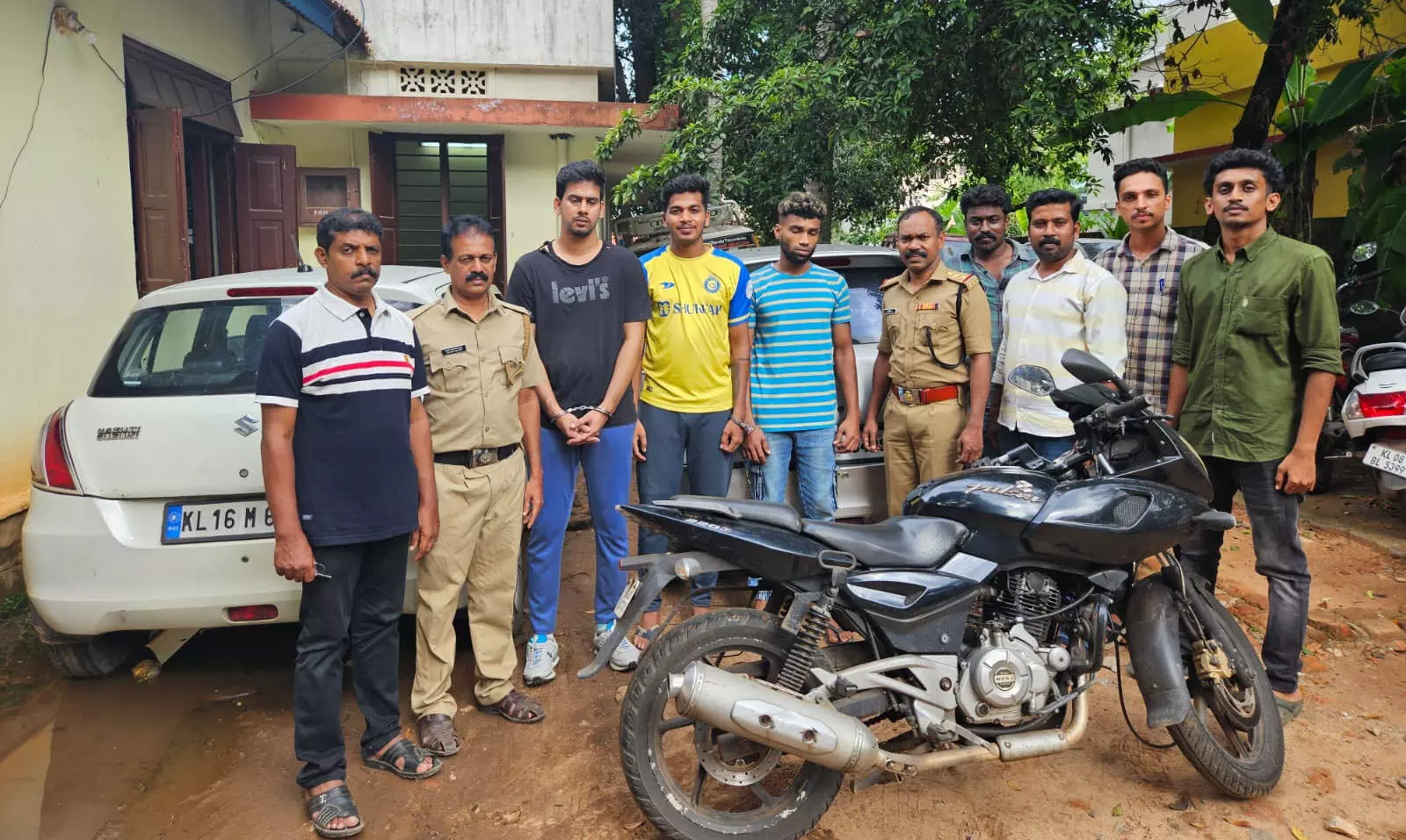 വൻ മയക്കുമരുന്ന് വേട്ട; 259.75 ഗ്രാം എം.ഡി.എം.എ പിടിച്ചെടുത്തു