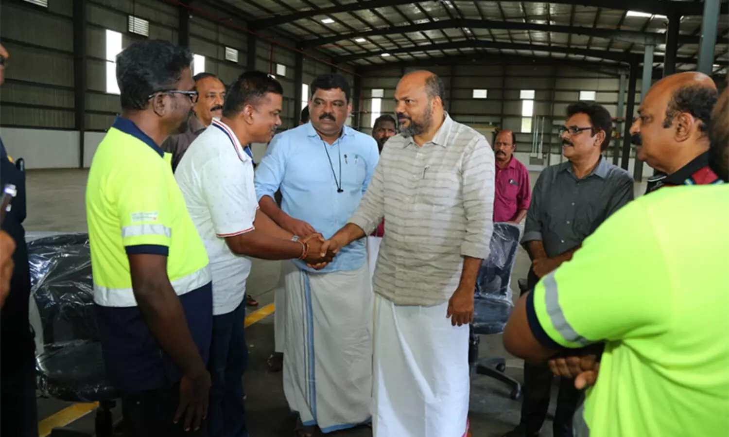 ഏലൂരിലെ ഡിഎച്ച്എൽ ലോജിസ്റ്റിക് പി. രാജീവ് സന്ദർശിച്ചു