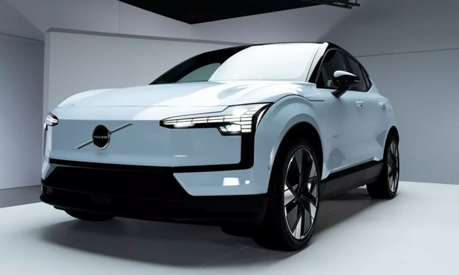 വോൾവോയുടെ ഇലക്ട്രിക് എസ്‌.യു.വി ഇ.എക്‌സ് 30, റേഞ്ചിലും സുരക്ഷയിലും കരുത്തൻ