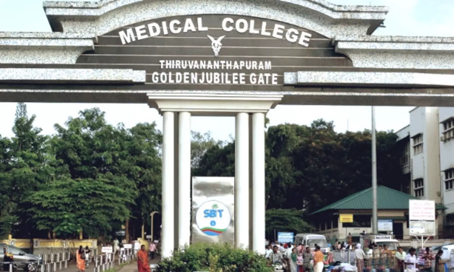 മെഡിക്കൽ കോളജിൽ അനധികൃത പരസ്യങ്ങൾ പതിക്കുന്നവർക്കെതിരെ നിയമനടപടി