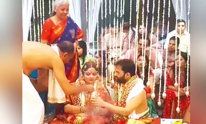 നി​ർ​മ​ല സീ​താ​രാ​മ​ന്റെ മ​ക​ൾ​ക്ക് ല​ളി​ത വി​വാ​ഹം