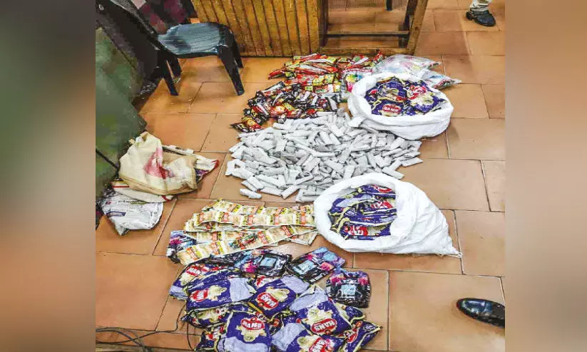 കടകളിൽനിന്ന് നിരോധിത പുകയില ഉൽപന്നങ്ങൾ പിടികൂടി കടകളിൽനിന്ന് നിരോധിത പുകയില ഉൽപന്നങ്ങൾ പിടികൂടി