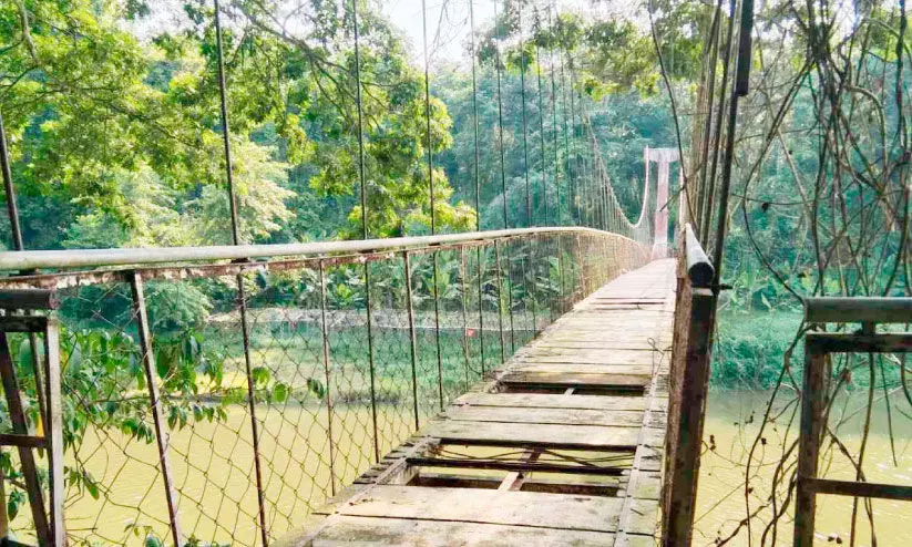 പാലം ‘കടക്കാനാവാതെ’ പാലം ‘കടക്കാനാവാതെ’