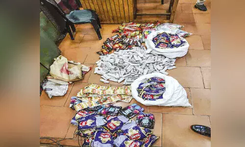 ക​ട​ക​ളി​ൽനി​ന്ന് നി​രോ​ധി​ത പു​ക​യി​ല   ഉ​ൽപ​ന്ന​ങ്ങ​ൾ പി​ടി​കൂ​ടി