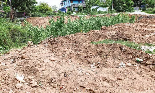 റീ​സ​ർ​വേ​യി​ൽ കൃ​ത്രി​മം ന​ട​ത്തി കു​ള​ങ്ങ​ൾ നി​ക​ത്തു​ന്നെ​ന്ന് പ​രാ​തി