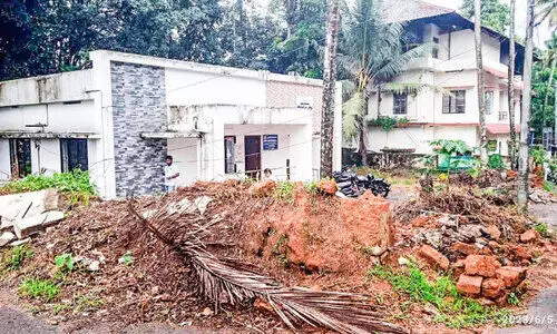 ഉദ്ഘാടനം കഴിഞ്ഞ് വർഷങ്ങളായിട്ടും സ്മാർട്ടാകാതെ പോത്താനിക്കാട് വില്ലേജ് ഓഫിസ്