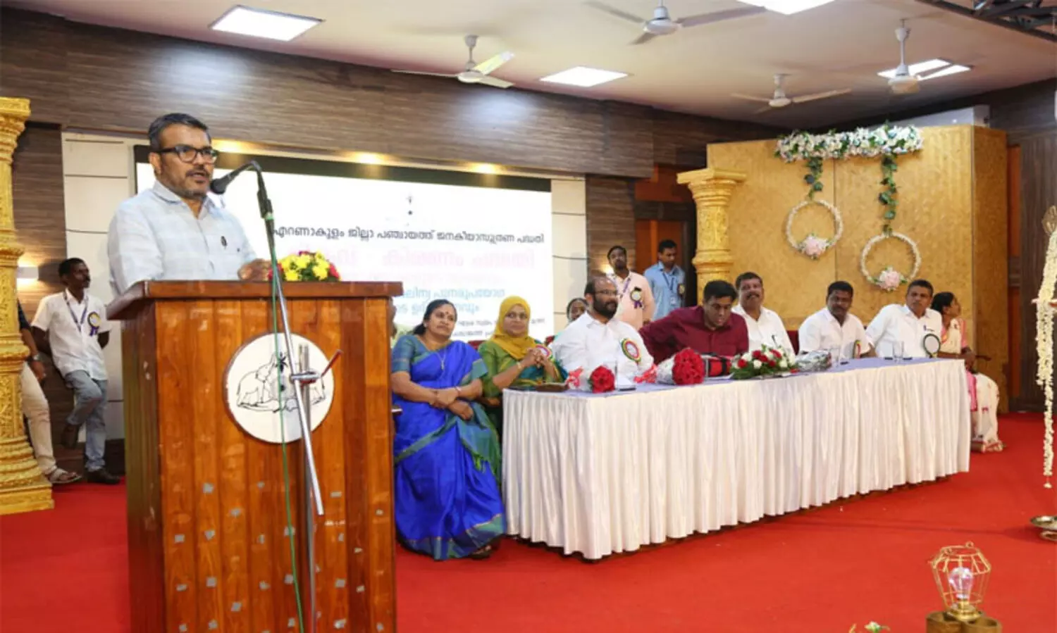 നൂതന ആശയങ്ങൾ ക്രിയാത്മകമായി നടപ്പിലാക്കാൻ തദ്ദേശ സ്ഥാപനങ്ങൾക്ക് സാധിക്കണമെന്ന് എം.ബി രാജേഷ്