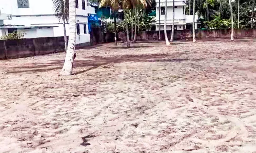 അരൂരിൽ വെള്ളക്കെട്ടും തോടും പാടവും നികത്തി റിയൽ എസ്​റ്റേറ്റ്​ സംഘങ്ങൾ