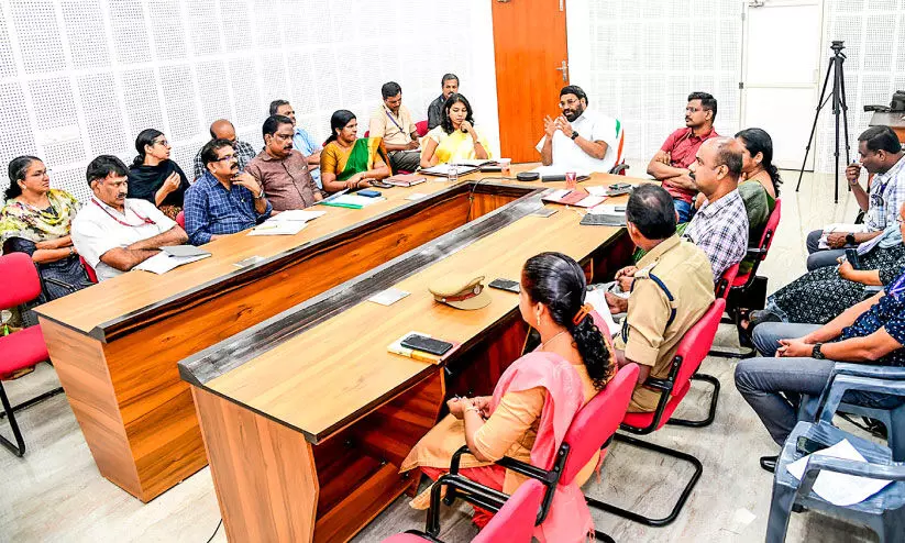 മഴ കാത്തിരിക്കാം, കരുതലോടെ മഴ കാത്തിരിക്കാം, കരുതലോടെ