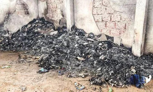 ചെങ്ങരയിൽ അജൈവ മാലിന്യം അജ്ഞാതർ തീ​യിട്ട് നശിപ്പിച്ചു