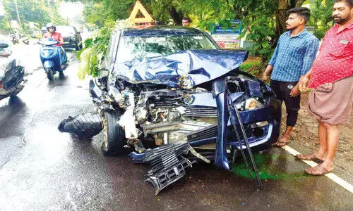 കാർ ഗുഡ്സ് ഓട്ടോയുമായി കൂട്ടിയിടിച്ച് ഏഴുപേർക്ക് പരിക്ക്