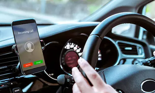 ഡ്രൈവിങ്ങിനിടെ ഫോണിൽ സംസാരിച്ചാൽ പിടിവീഴും