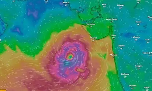 ബിപോർജോയ് അതിതീവ്രമായി ഗുജറാത്ത് തീരത്തേക്ക്