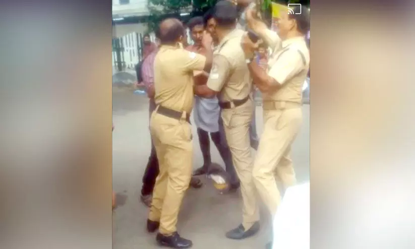 എസ്.എ.ടി ആശുപത്രിയിൽ ബന്ധുക്കൾ തമ്മിൽ തർക്കം, കൈയാങ്കളി എസ്.എ.ടി ആശുപത്രിയിൽ ബന്ധുക്കൾ തമ്മിൽ തർക്കം, കൈയാങ്കളി