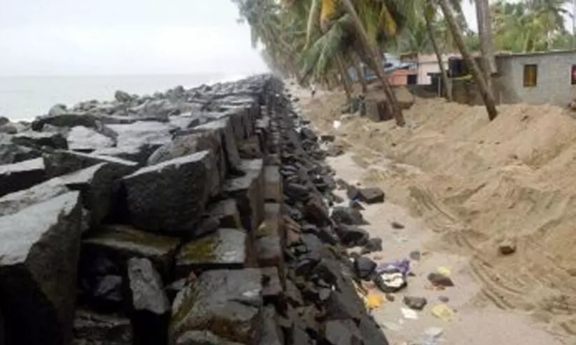 കായംകുളത്തിന് ഇരുട്ടടിയായി തീരദേശ പരിപാലന നിയമവും കായംകുളത്തിന് ഇരുട്ടടിയായി തീരദേശ പരിപാലന നിയമവും