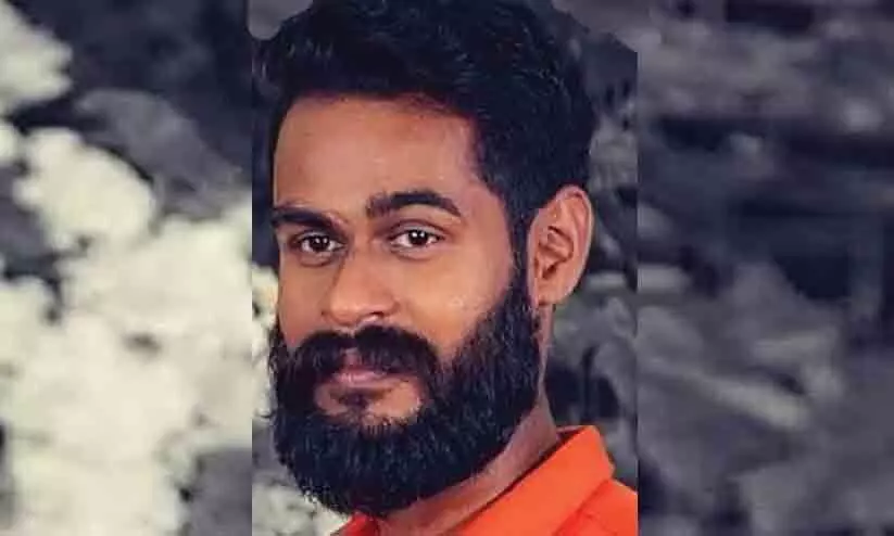 മലയാളി യുവാവ് ഭോപ്പാലിൽ ട്രെയിനിൽനിന്ന് വീണ് മരിച്ചു മലയാളി യുവാവ് ഭോപ്പാലിൽ ട്രെയിനിൽനിന്ന് വീണ് മരിച്ചു