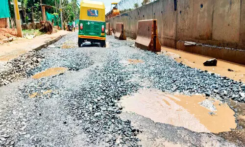 ആ​രോ​ട് പ​റ​യു​മീ ദു​രി​തം...