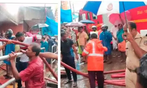 രാമനാട്ടുകരയിൽ വസ്ത്രാലയത്തിൽ അഗ്നിബാധ; വൻ നാശനഷ്ടം