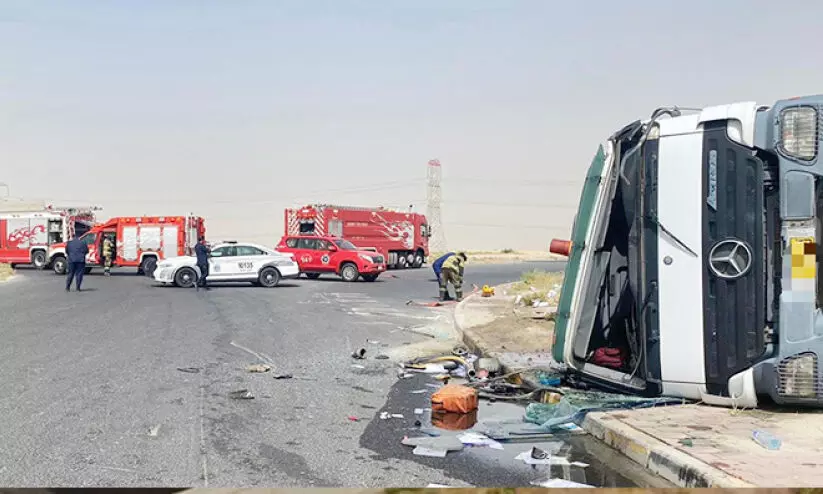 ഇ​ന്ധ​ന​വു​മാ​യി വ​ന്ന ടാ​ങ്ക​ർ മ​റി​ഞ്ഞു