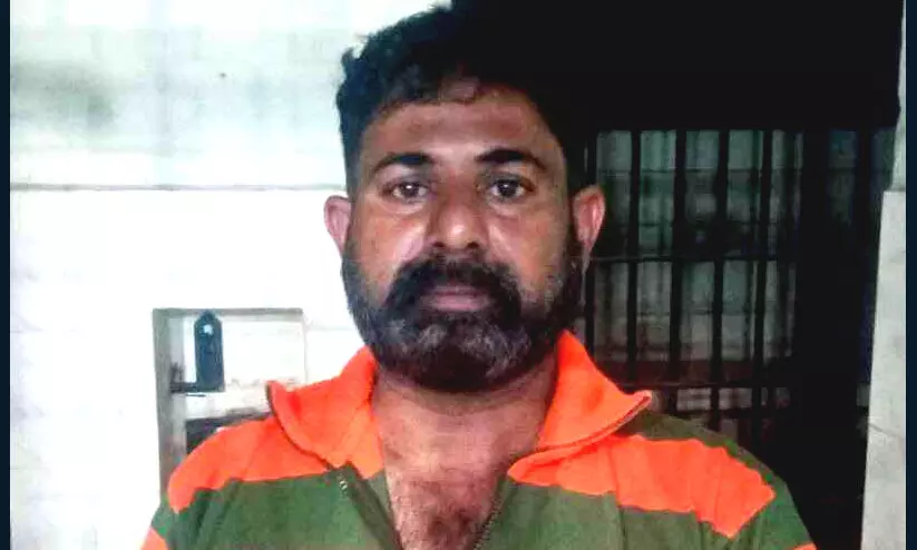 മദ്യപിച്ച് ബസിൽ നഗ്നത പ്രദർശിപ്പിച്ച് ലൈംഗികാതിക്രമം: പ്രതിയെ ഓടിച്ചിട്ട് പിടികൂടി