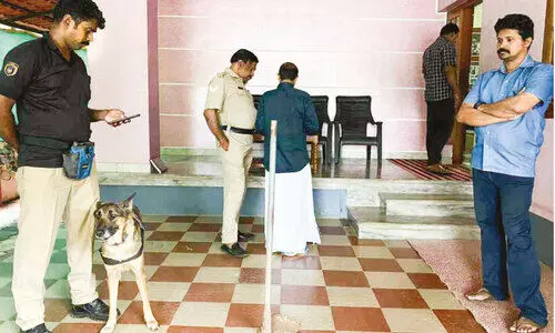 അങ്ങാടിപ്പുറത്തെ മോഷണം: വാതിലുകളും അലമാരകളും തകർത്തത് വീട്ടിലെ ആയുധങ്ങൾ കൊണ്ട്